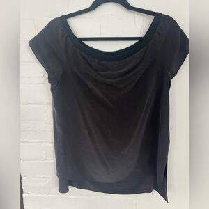Alice + Olivia Air Silk Black Short Sleeve Blouse with high low hem - M